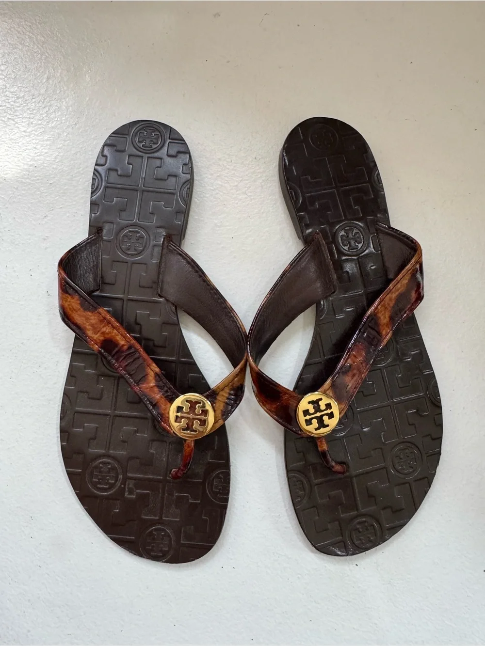 Tory Burch dark brown leather and animal-print flip-flop sandals Gold Logo 6